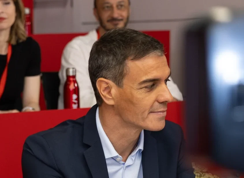 Sánchez se va al desfile militar de Francia el día clave de los Presupuestos y apunta a un nuevo desplante al Congreso