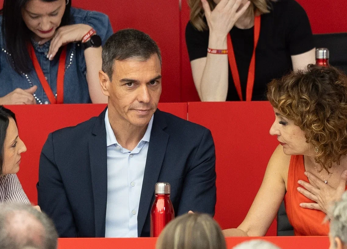 La nueva maniobra de Sánchez para intentar desbancar a Ayuso pasa por el nuevo censo exterior 