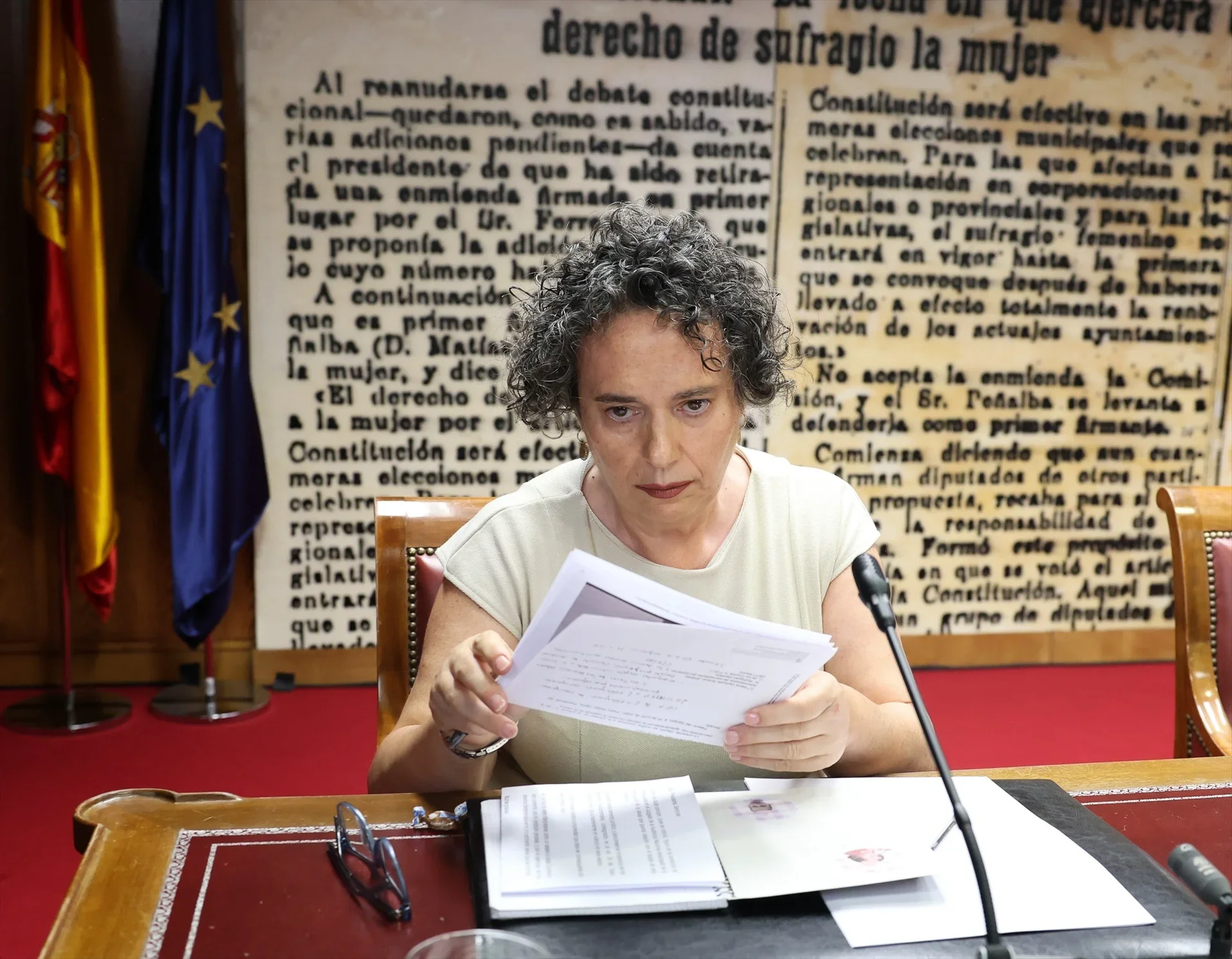 Además, sostiene que existen indicios de que su implicación fue más allá de las tareas administrativas