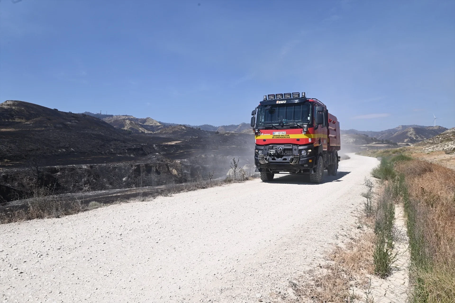 El incendio de Leciñena calcina unas 2.200 hectáreas y mantiene un amplio despliegue de extinción en Aragón