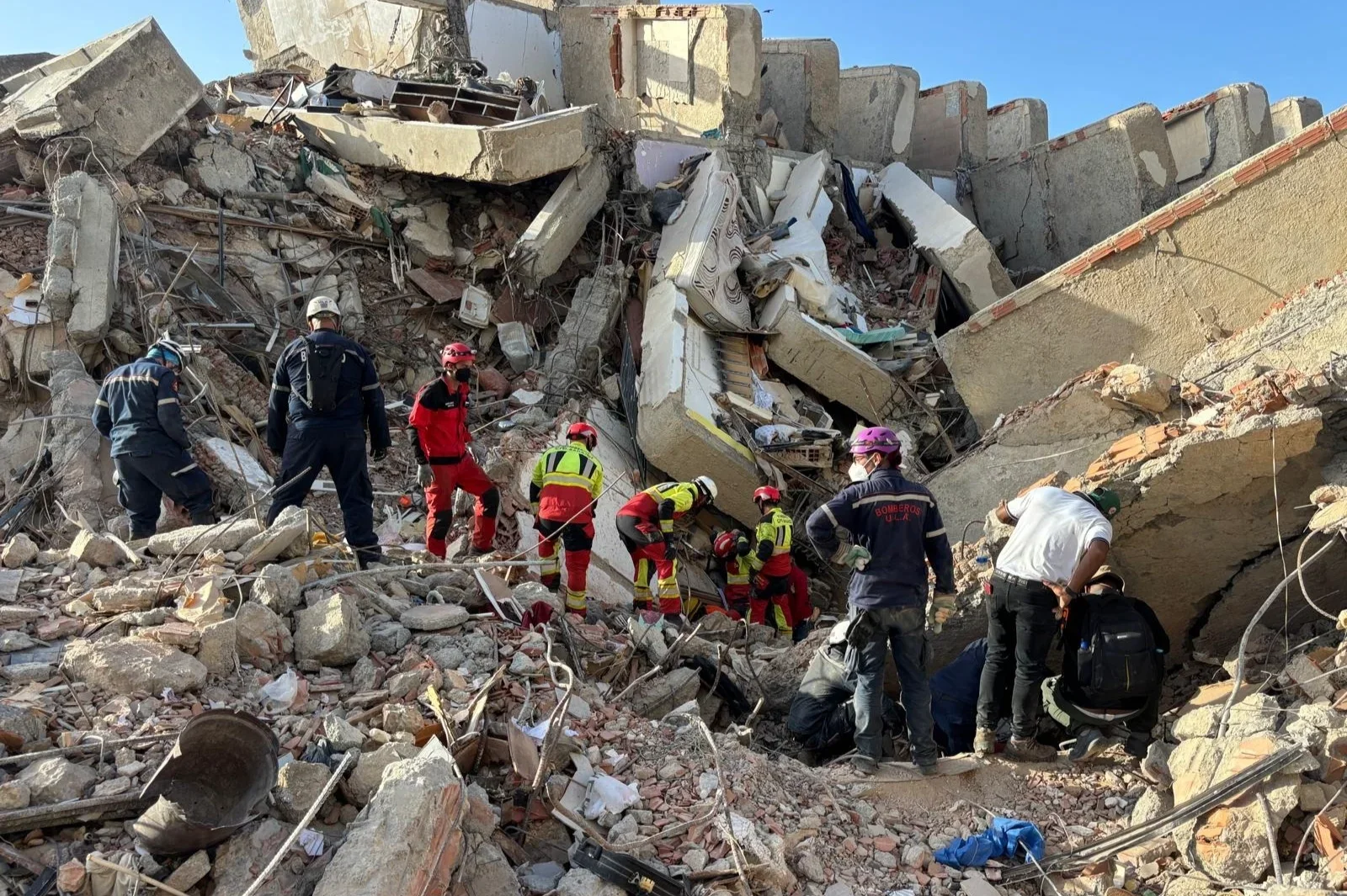 Albares eleva a 29 los españoles fallecidos en los terremotos de Venezuela
