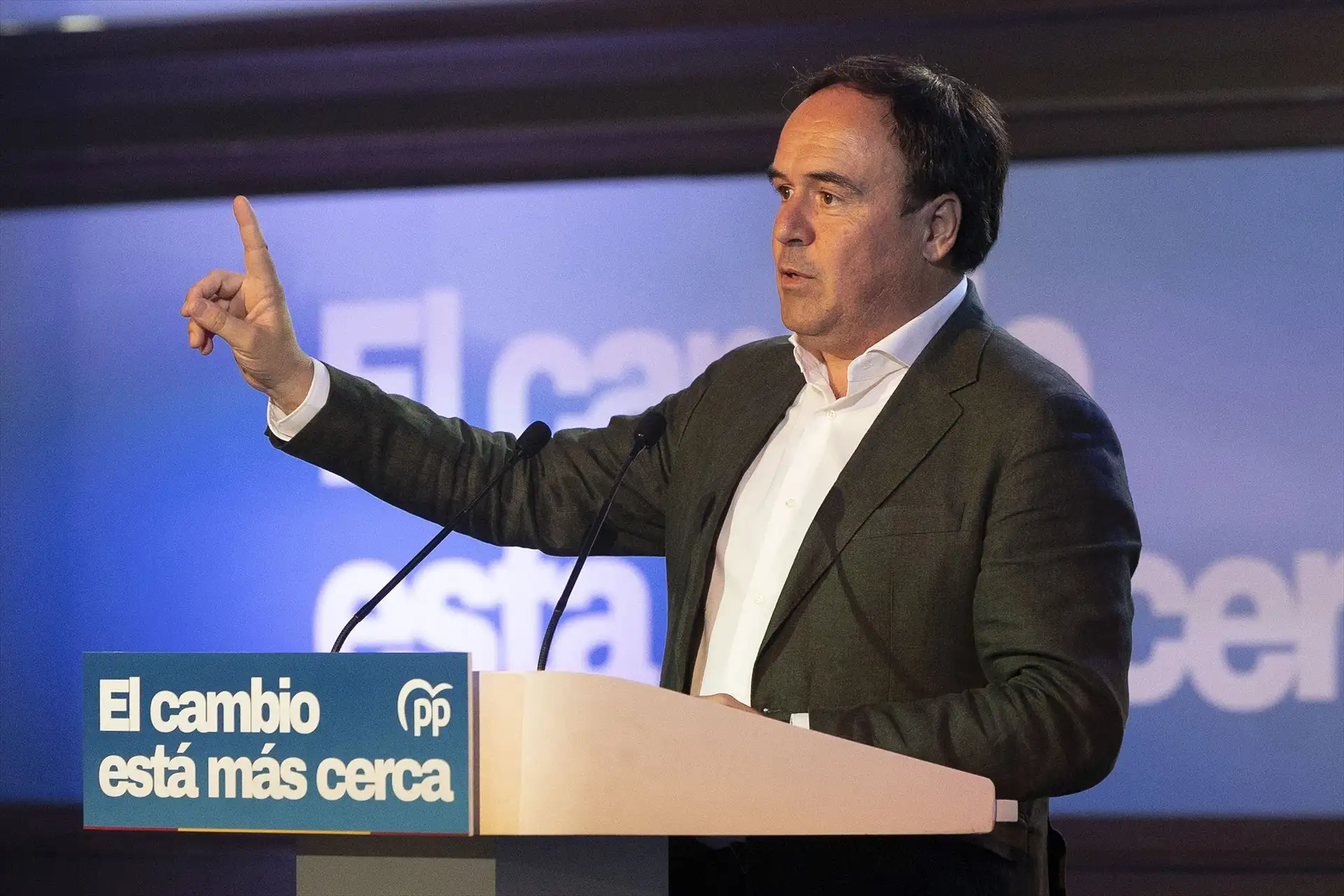 "Ningún profesor va a ser perseguido": Llorca sale al paso de las críticas por la neutralidad ideológica en las aulas