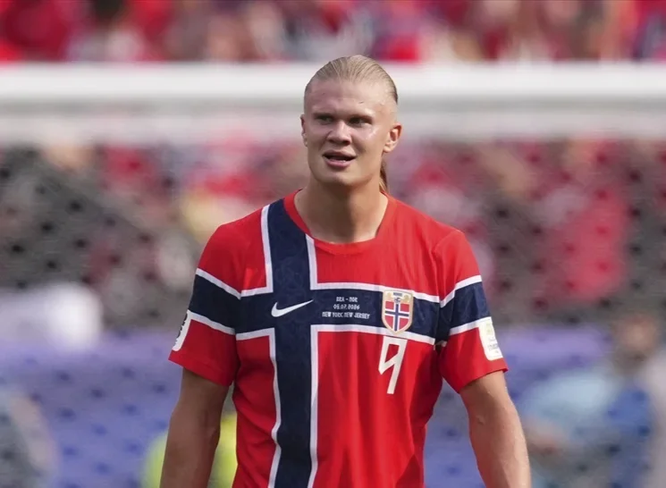 La princesa Ingrid de Noruega se cuela en el vestuario y protagoniza con Haaland el vídeo viral del Mundial