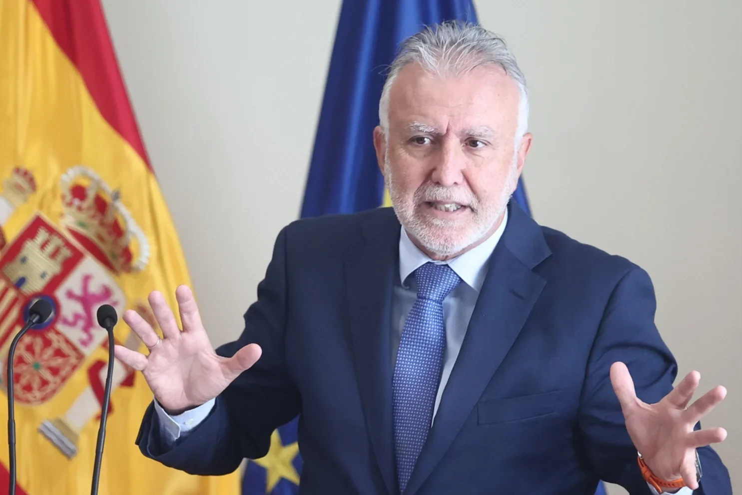 Mientras España afronta problemas reales, el Gobierno sigue empeñado en borrar la Historia
