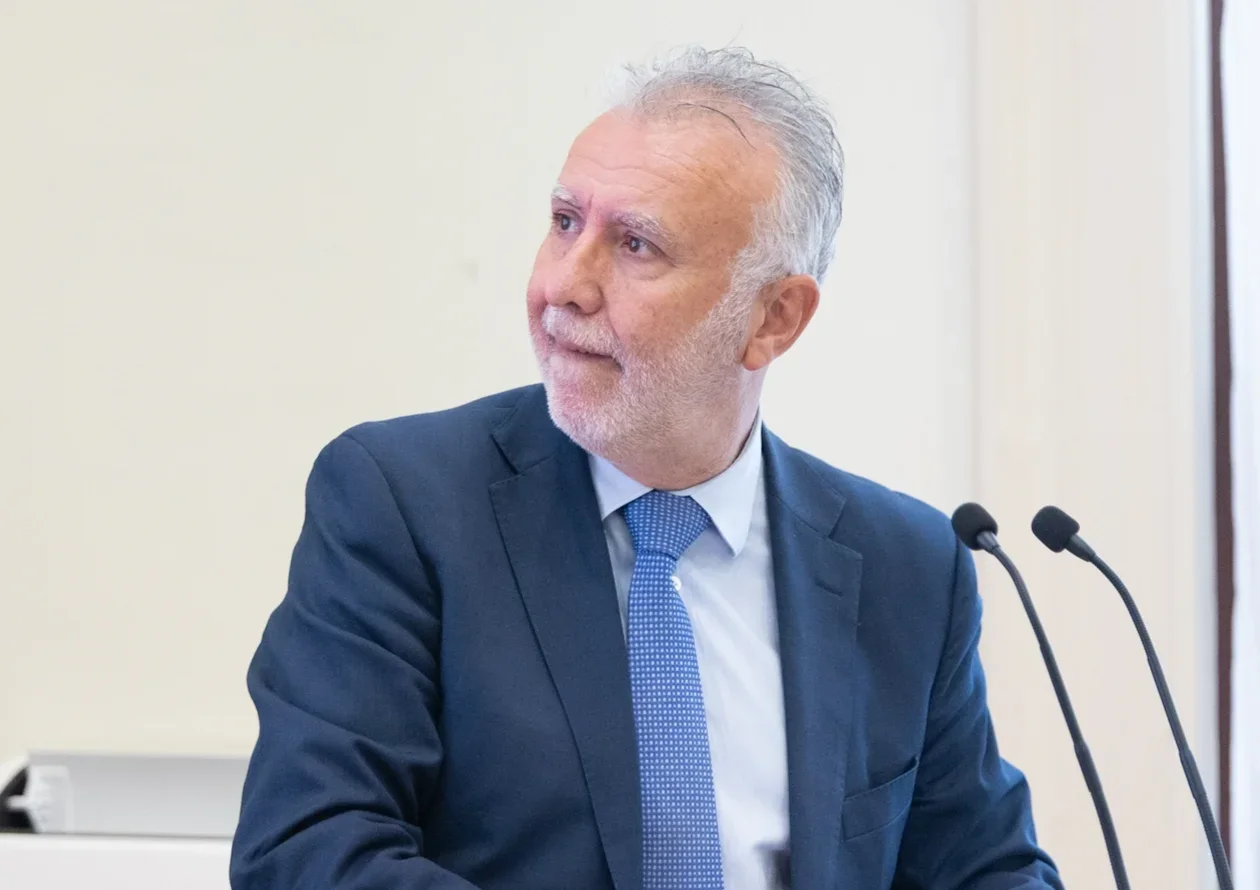 Ángel Víctor Torres evita responder a EDATV por los 500.000 nuevos nacionalizados que podrán votar en 2027