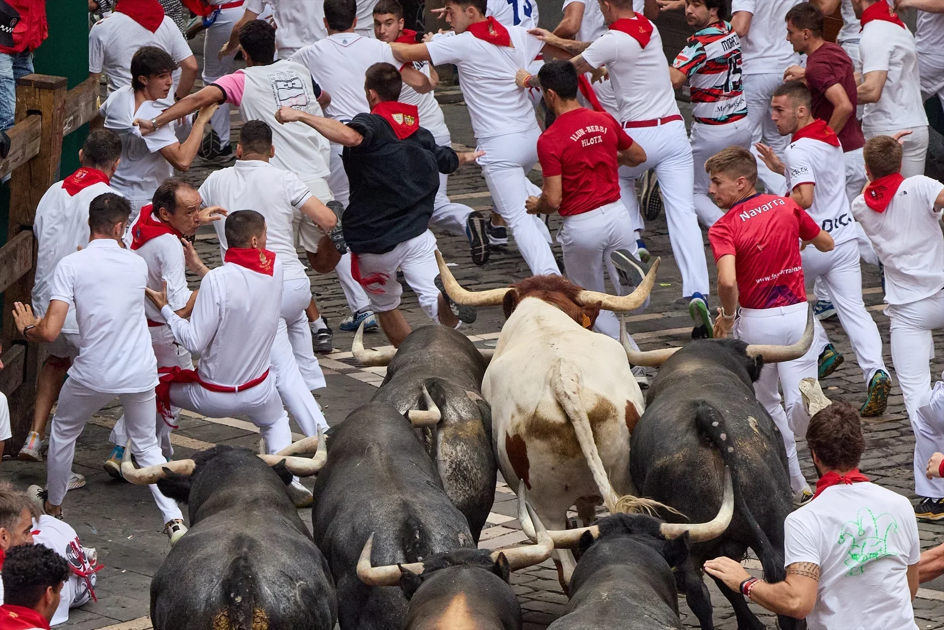 Los Miura dejan un séptimo encierro rápido y con momentos de tensión en San Fermín 2026