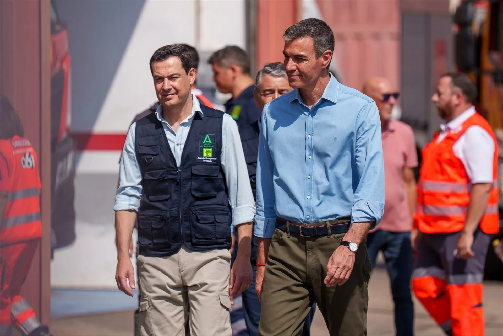Pedro Sánchez visita zonas afectadas por los incendios junto a Juanma Moreno