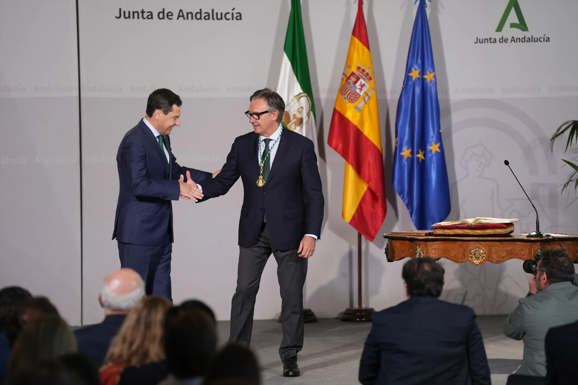 El presidente aprovechó la toma de posesión para pedir a los nuevos consejeros compromiso, responsabilidad y cercanía con los ciudadanos