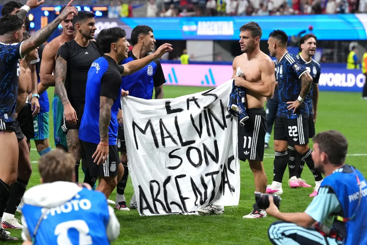 La FIFA estudia sancionar a Argentina por exhibir una pancarta sobre las Islas Malvinas tras vencer a Inglaterra