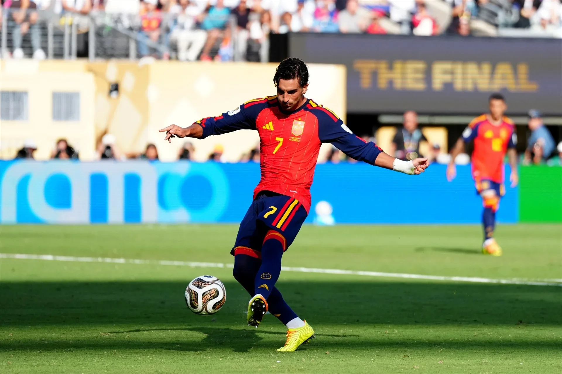Ferran da la segunda estrella a España