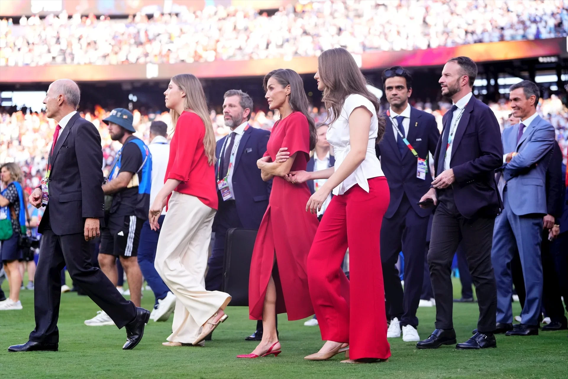 La Familia Real convierte el rojo en su amuleto para ver a España conquistar su segunda estrella mundial