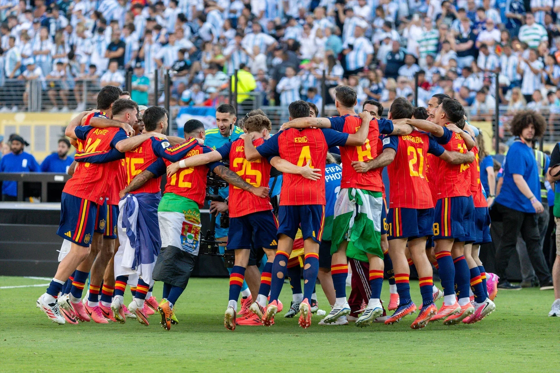 De la barba de Lamine Yamal al rapado de Ferran Torres: las promesas de España tras ganar el Mundial