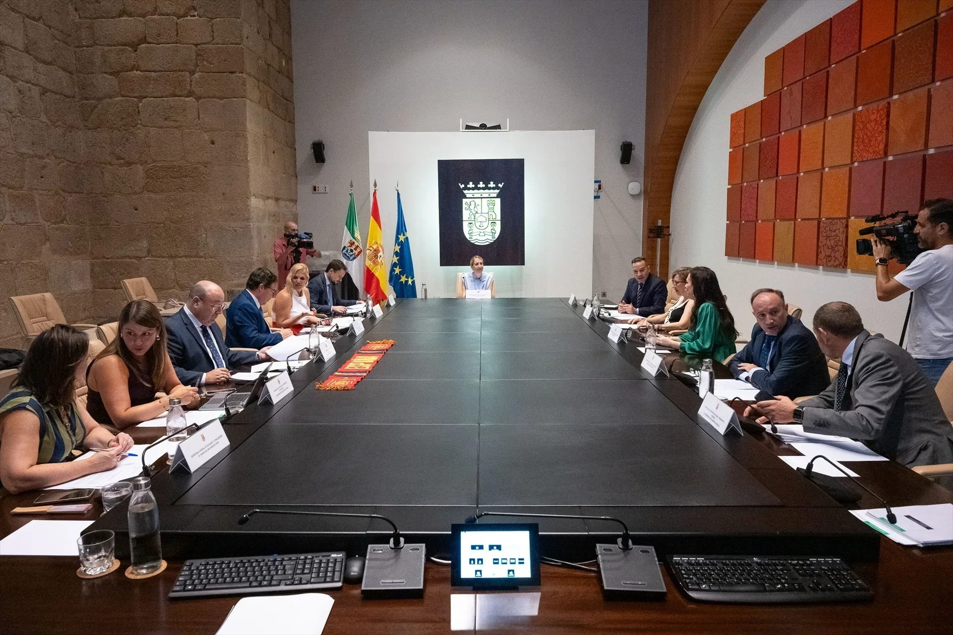 Extremadura destina 12,3 millones de euros a concertar 236 plazas de atención social