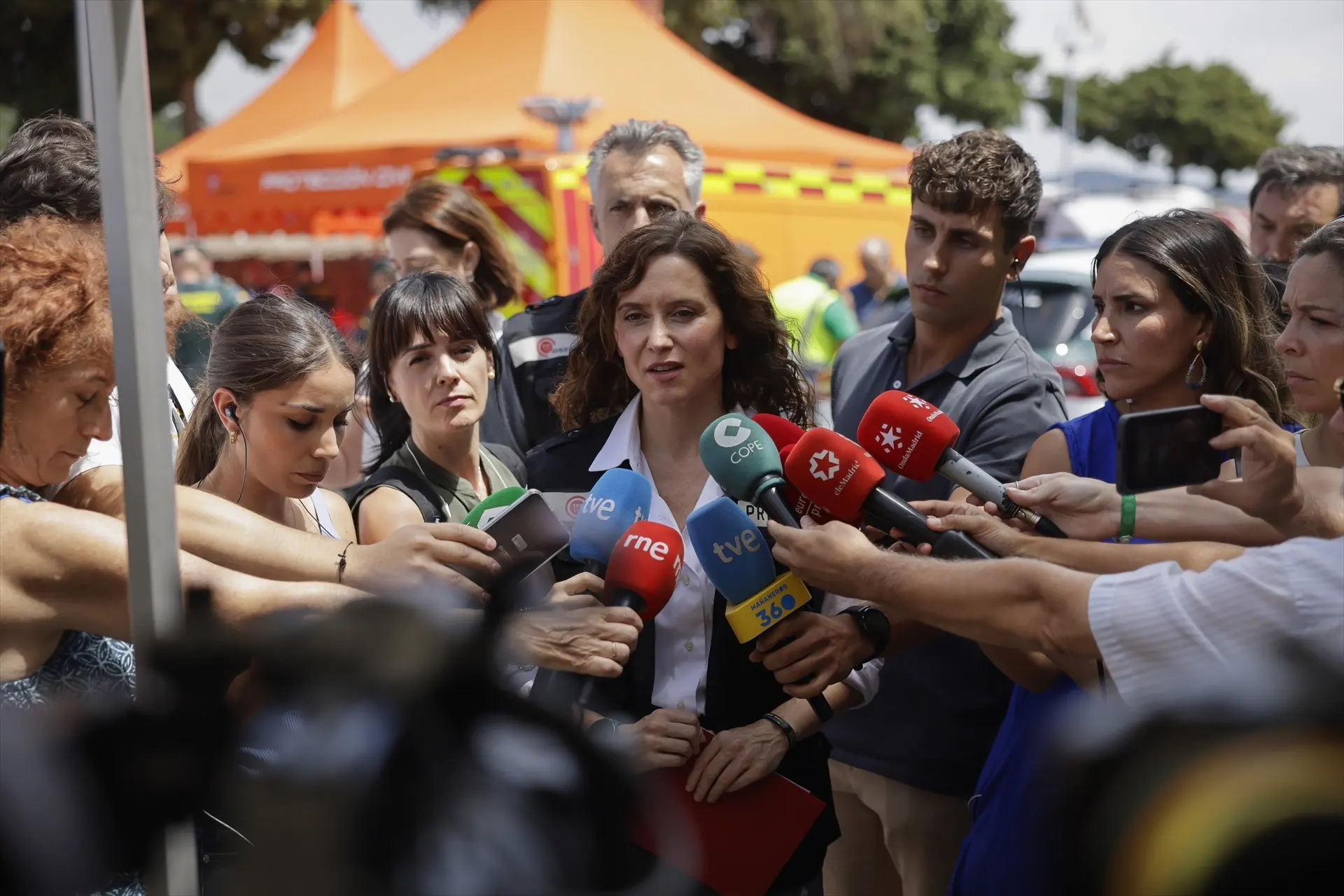 Ayuso responde al Delegado de Gobierno tras la polémica por pedir el nivel 3 ante los incendios en Madrid