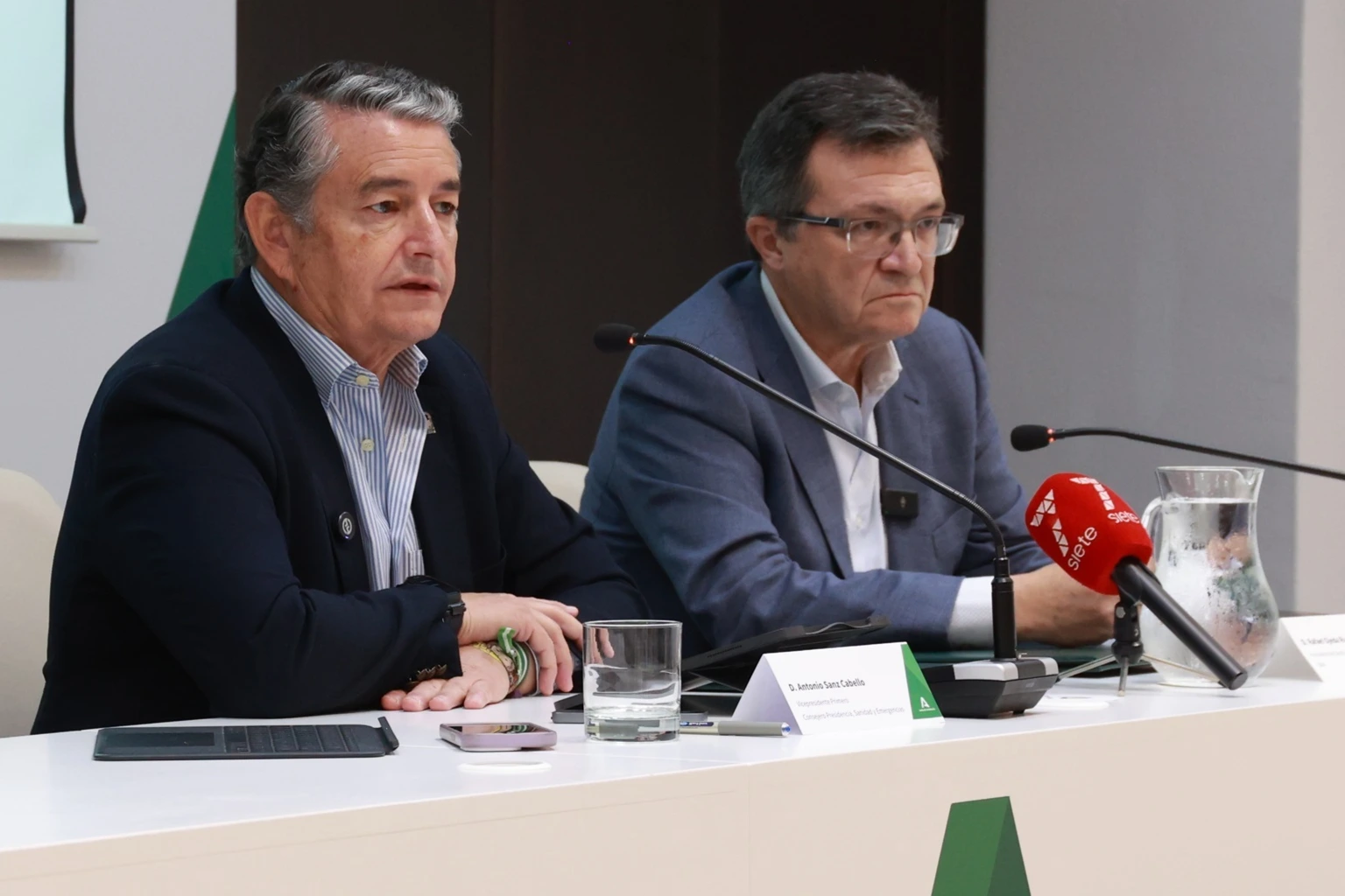 Andalucía acuerda con el Sindicato Médico mejorar las condiciones laborales de los facultativos