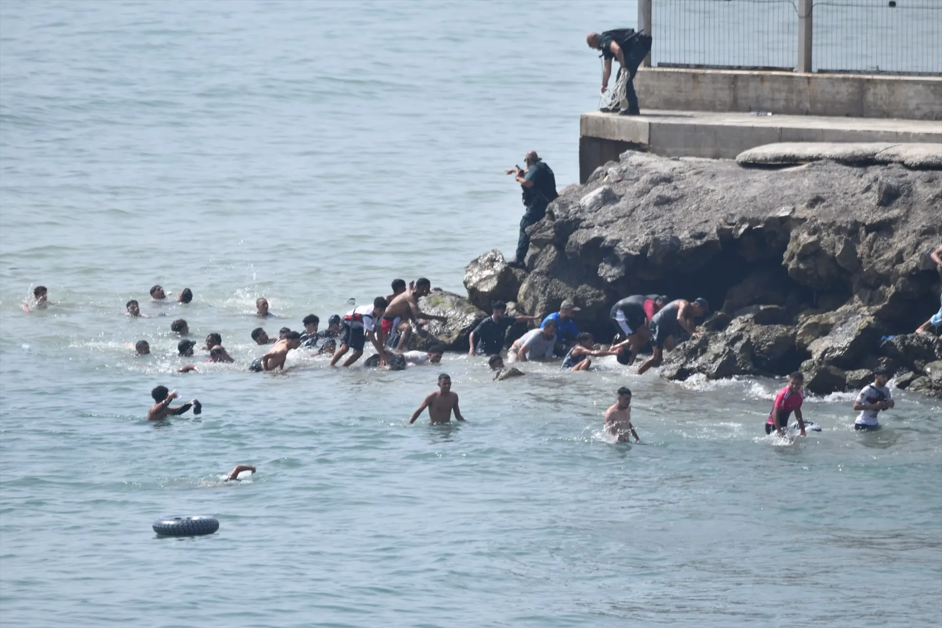 Denuncian ante la Audiencia Nacional posibles delitos por la avalancha migratoria en Ceuta