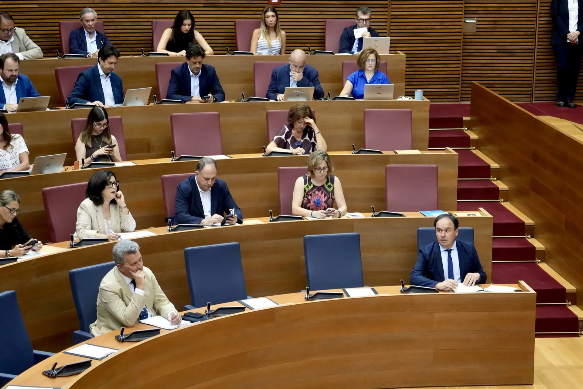 Pérez Llorca se mantiene firme ante el reparto de menores de Ceuta impuesto por Sánchez