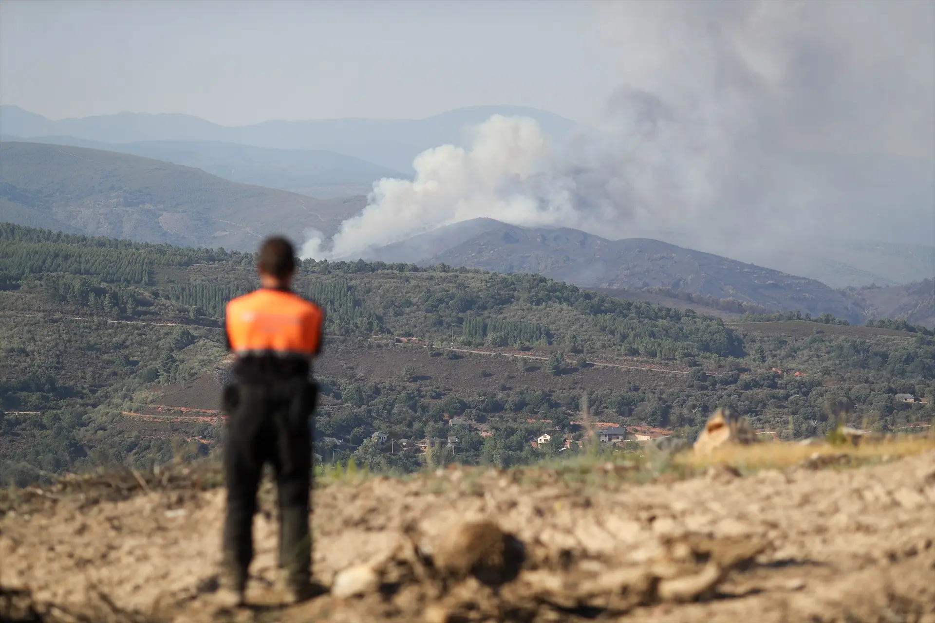 Castilla y León reconoce la labor de los servicios de emergencia y Protección Civil tras los incendios forestales