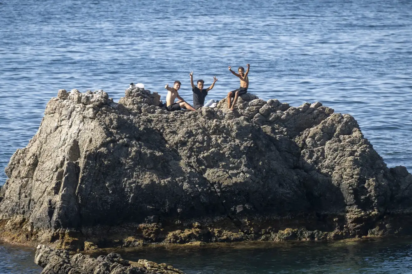 Ceuta sigue buscando a los inmigrantes ocultos tres días después de la entrada masiva