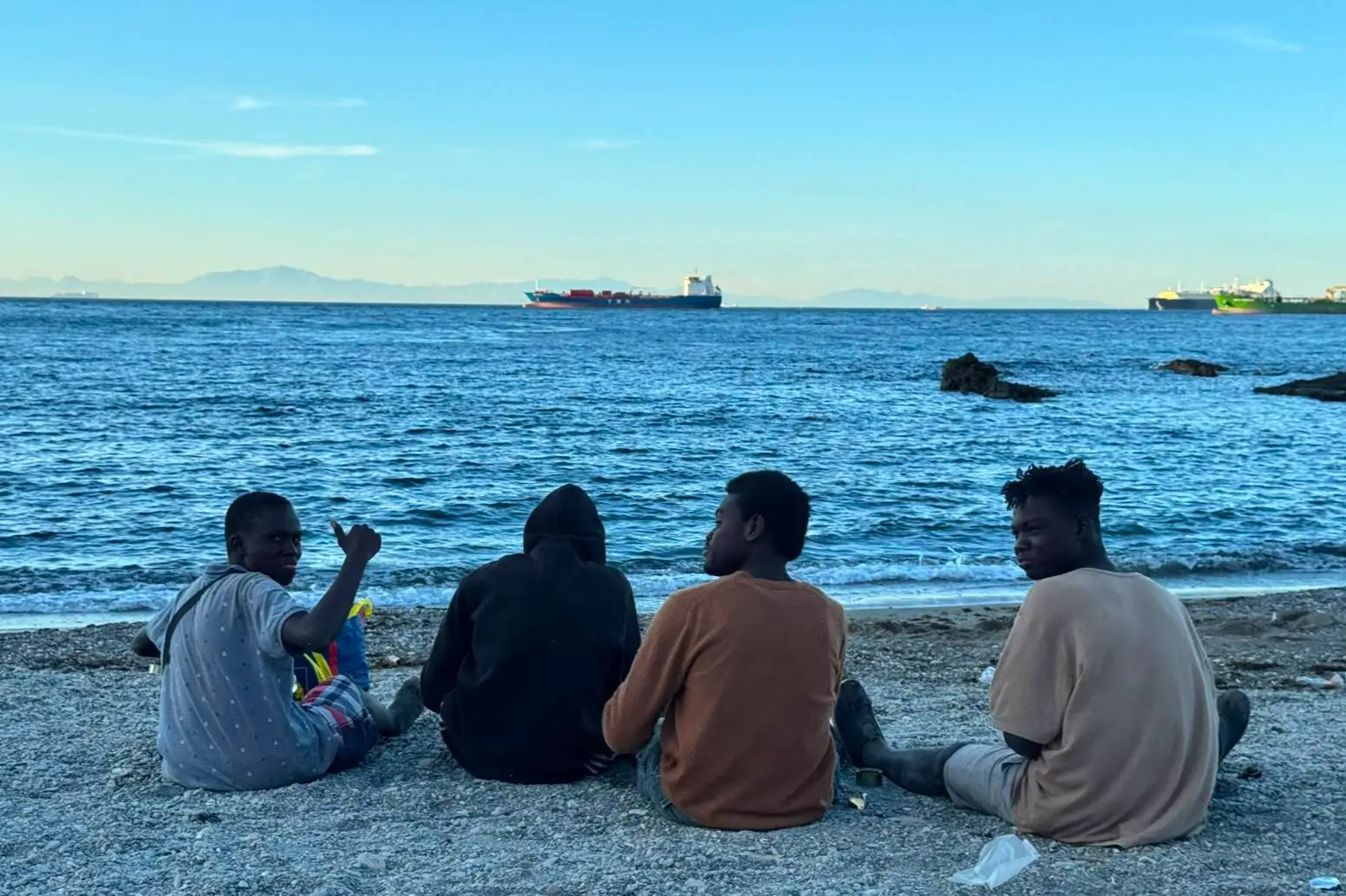 Vecinos de Ceuta alertan a EDATV de que el CNI estaría buscando "pisos patera" para localizar inmigrantes