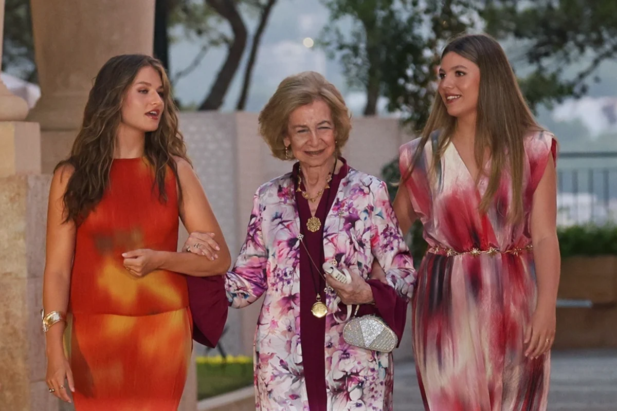 La princesa Leonor recupera en Marivent el look que llevó al concierto de Bad Bunny