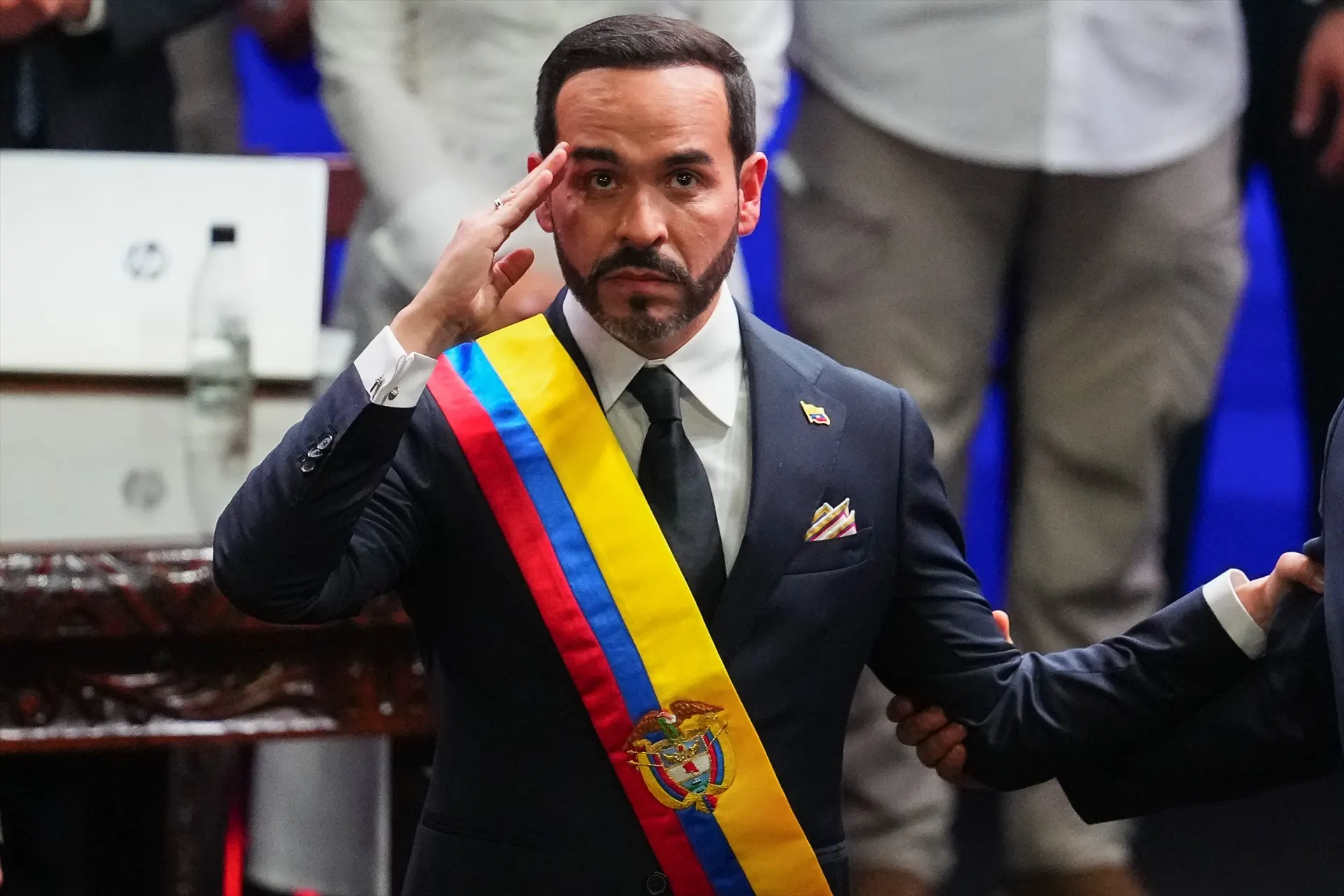 El presidente de Colombia se pone al frente de la emergencia tras el terremoto de 7,4