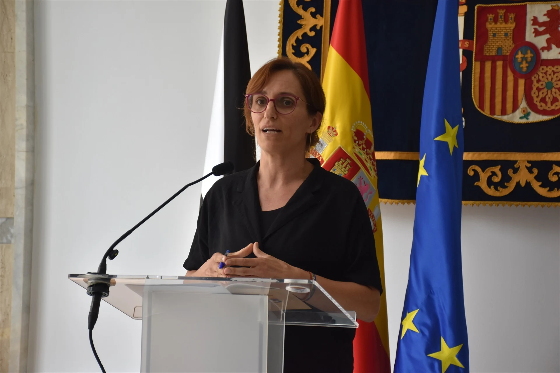 Mónica García niega el colapso sanitario en Ceuta mientras los médicos denuncian un falseo de los datos