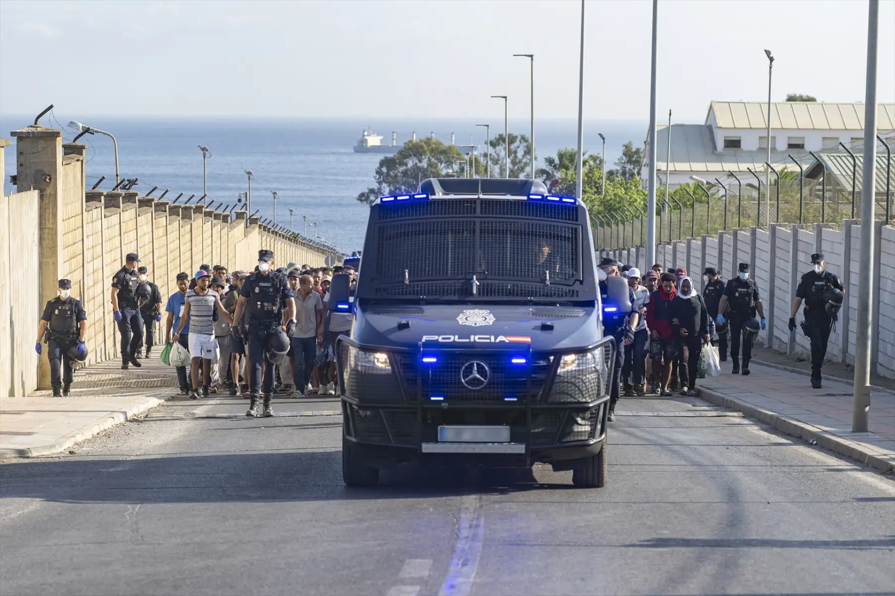 Tres marroquíes detenidos en Ceuta tras robar a un guardia civil y amenazar a una joven