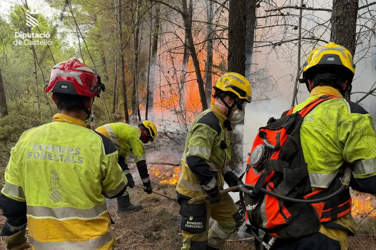 La Generalitat Valenciana activa el nivel 1 por un incendio provocado por un rayo que amenaza la Sierra Calderona