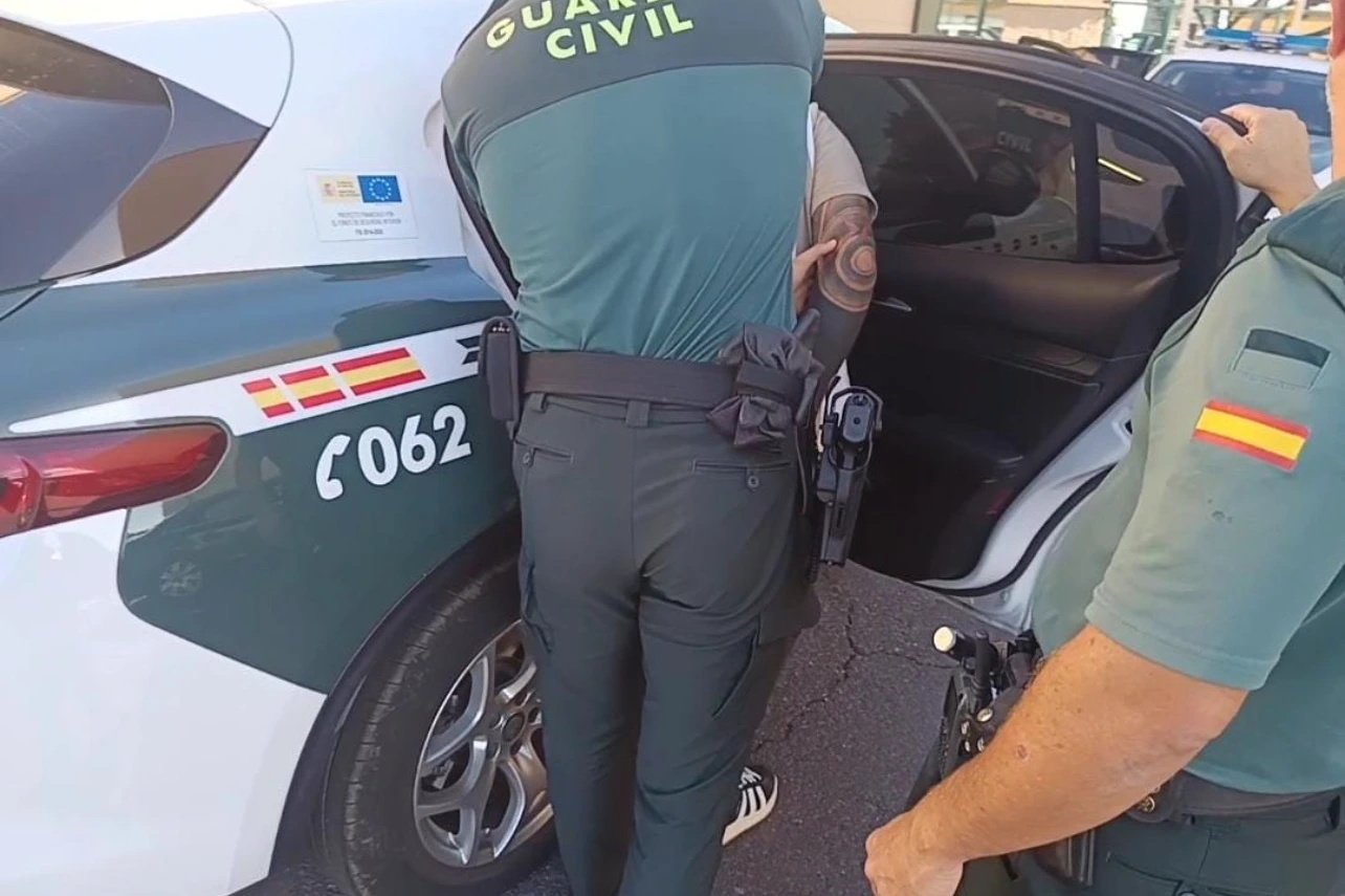 Detenida en Castellón una mujer por robar 70 tapas de alcantarillado y venderlas como chatarra