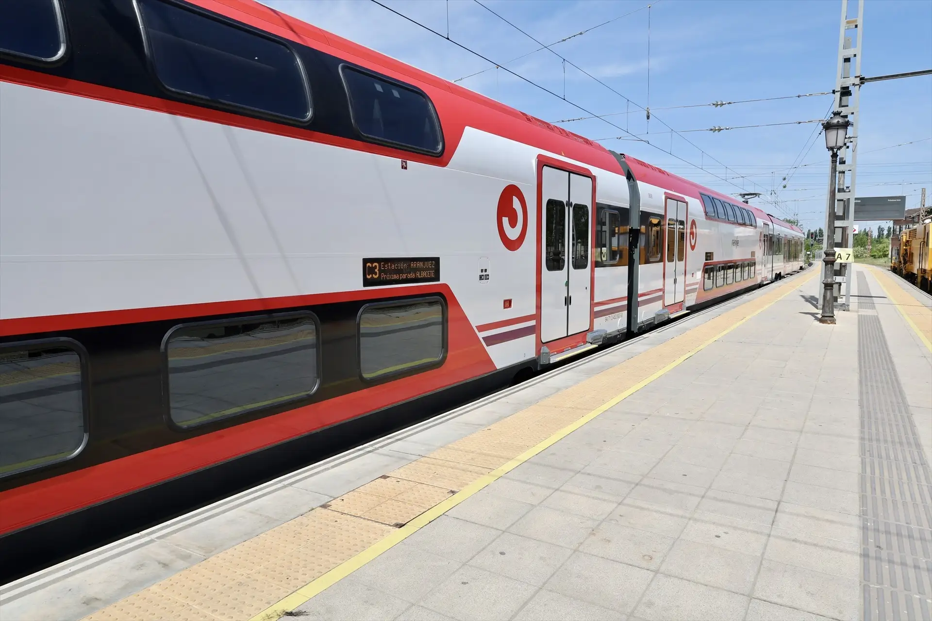 Madrid estrena los nuevos trenes de Cercanías fabricados en Valencia