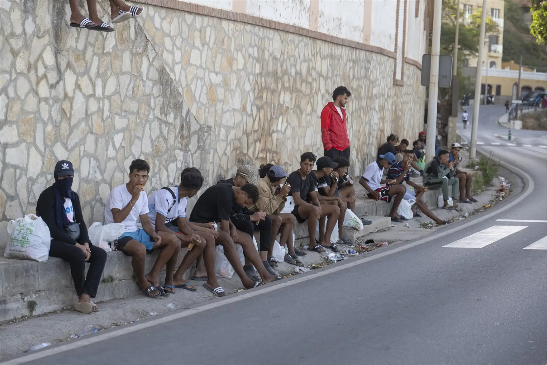 Dos marroquíes detenidos en Ceuta tras enfrentarse y golpear a agentes de la Guardia Civil