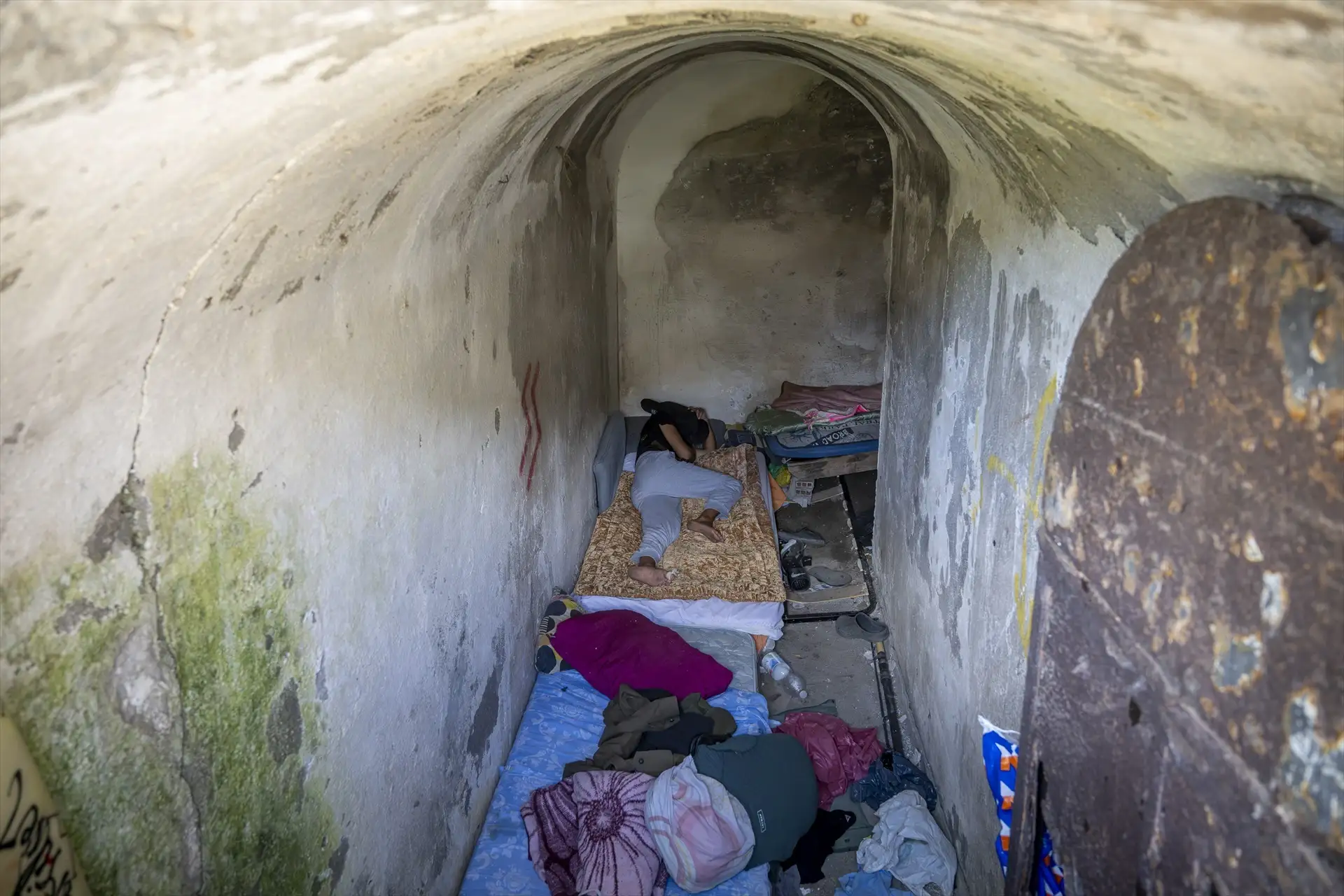 La Guardia Civil localiza a cuatro inmigrantes ocultos en un túnel junto a la frontera de Ceuta