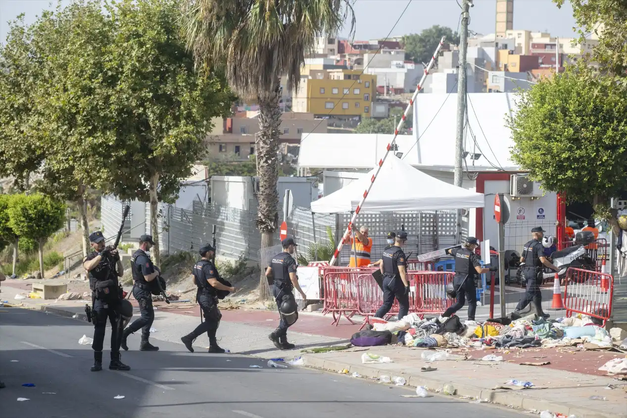 La Policía busca a más de una docena de agresores sexuales tras la entrada masiva de inmigrantes en Ceuta