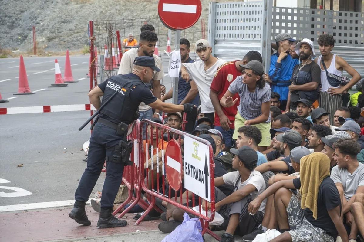 Pedro Sánchez insiste en las mafias por Ceuta pese a que la Policía no halló referencias a una movilización
