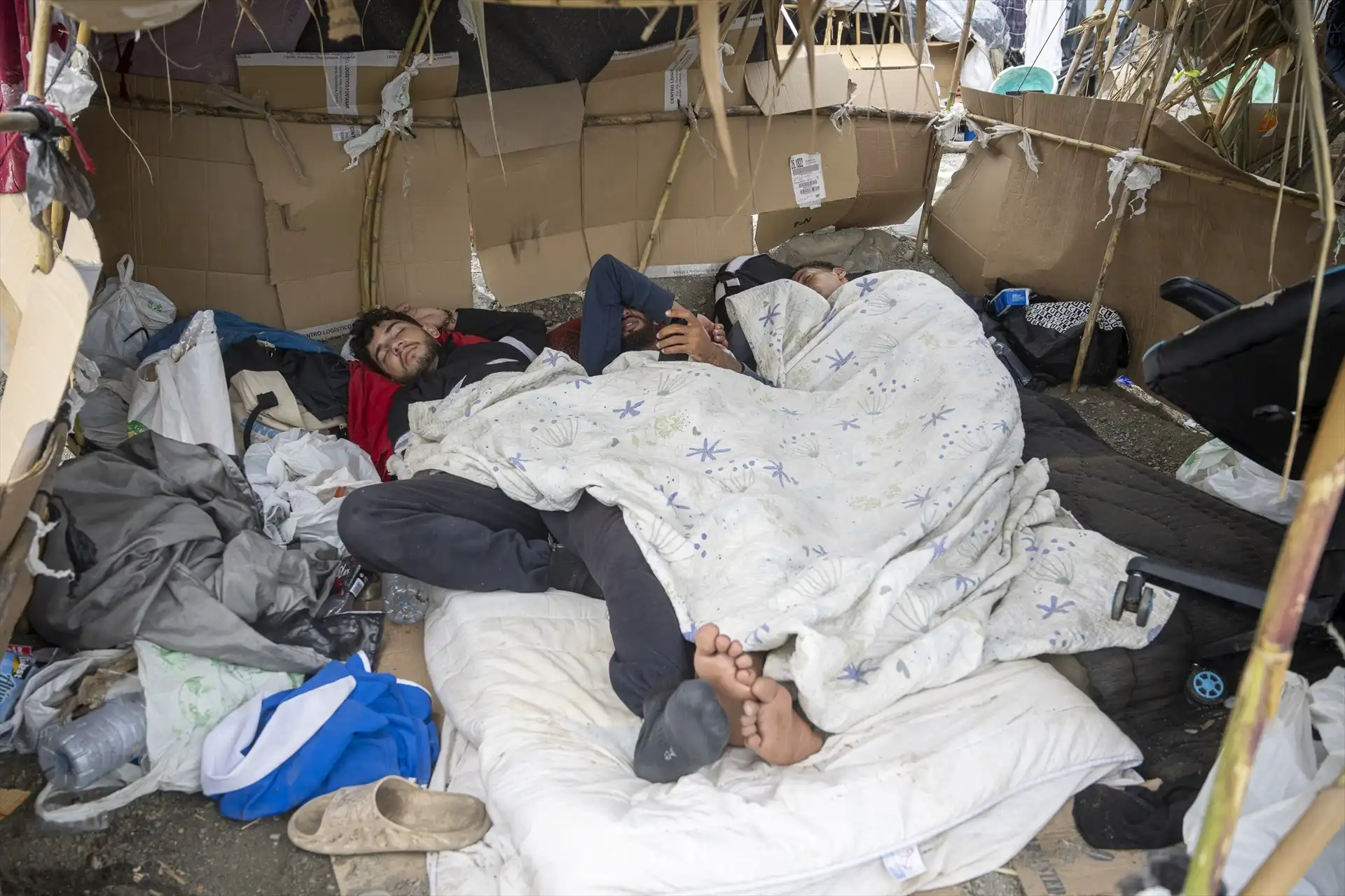 Nuevo traslado en Ceuta: cientos de inmigrantes son reubicados en unas instalaciones habilitadas