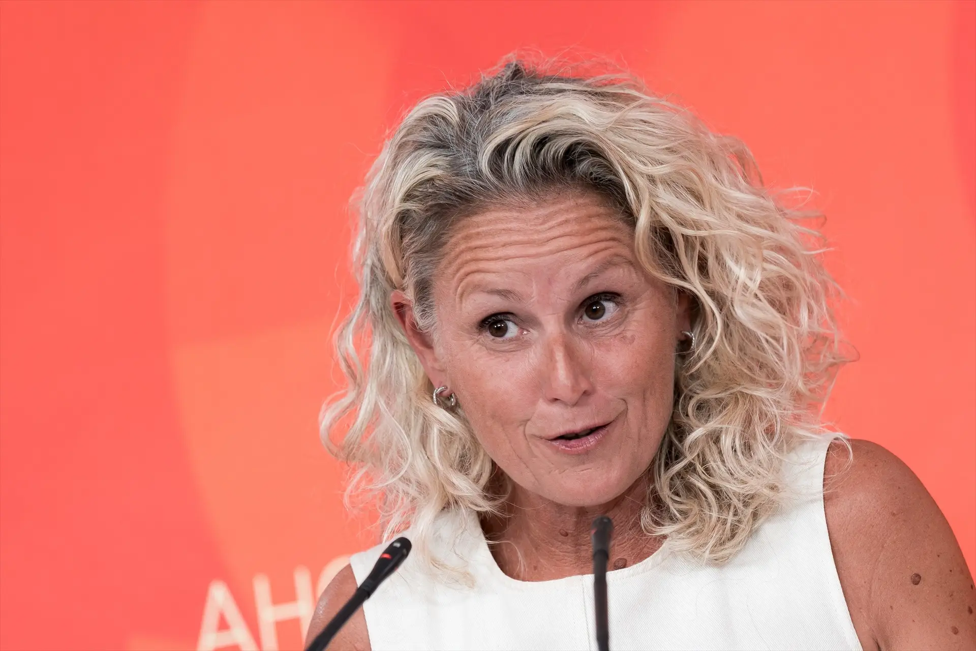 La calle estalla ante la hipocresía de Montse Mínguez tras conocerse el negocio inmobiliario de su pareja