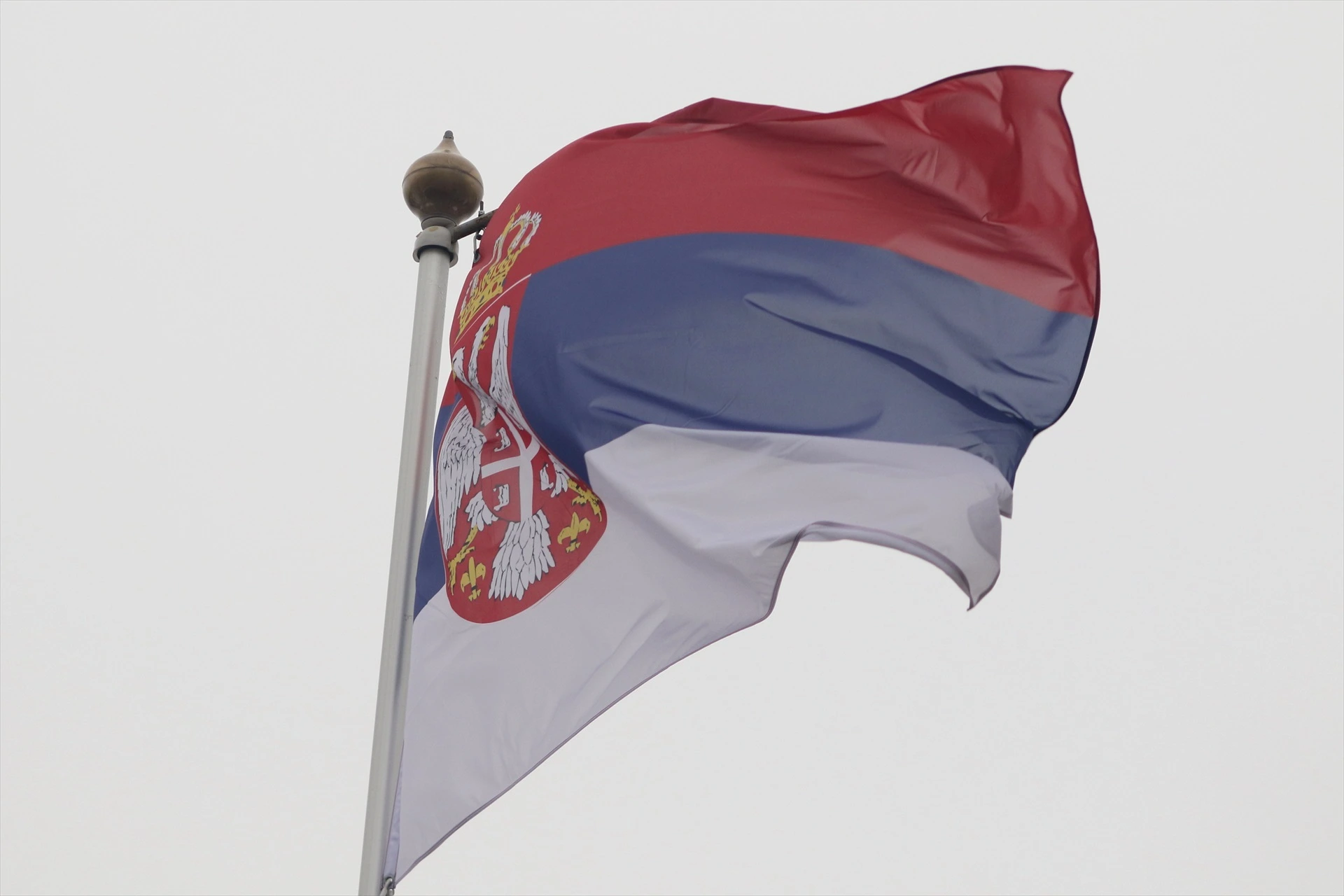 Serbia celebra unas elecciones legislativas clave con una participación que duplica la de 2023