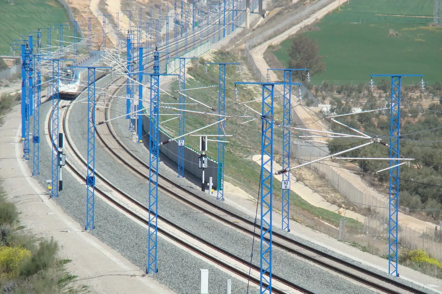 La Junta de Andalucía pide triplicar la inversión en mantenimiento del AVE tras caer un 26 % desde 2019