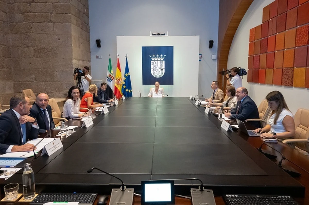 La Junta destina 1,8 millones para impulsar la conciliación entre autónomos y pymes de Extremadura