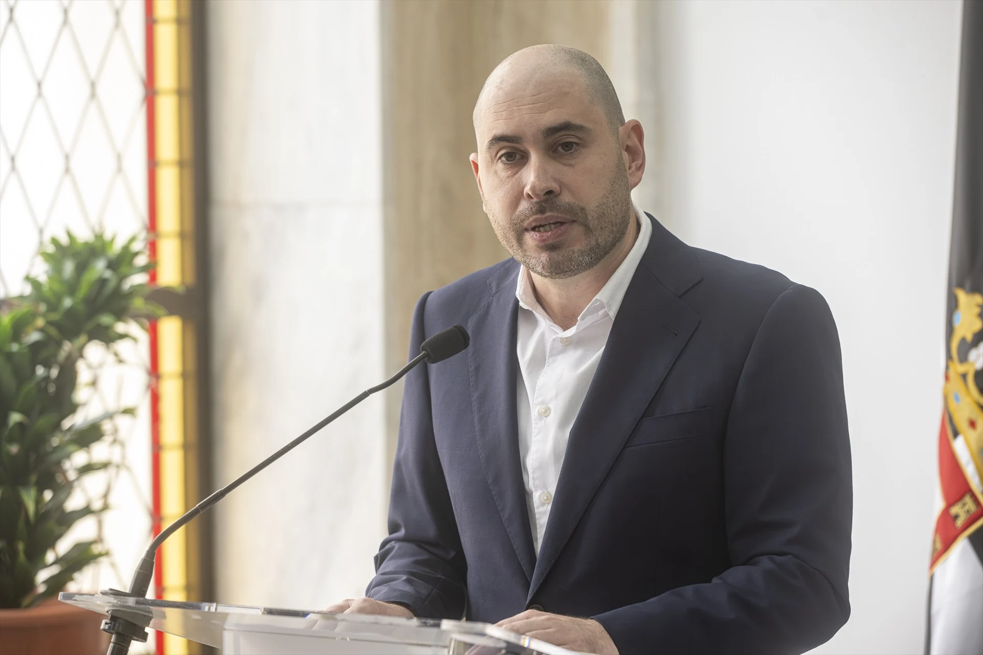 La juez Tardón estudia imputar al exdelegado del Gobierno en Ceuta por la entrada masiva de inmigrantes