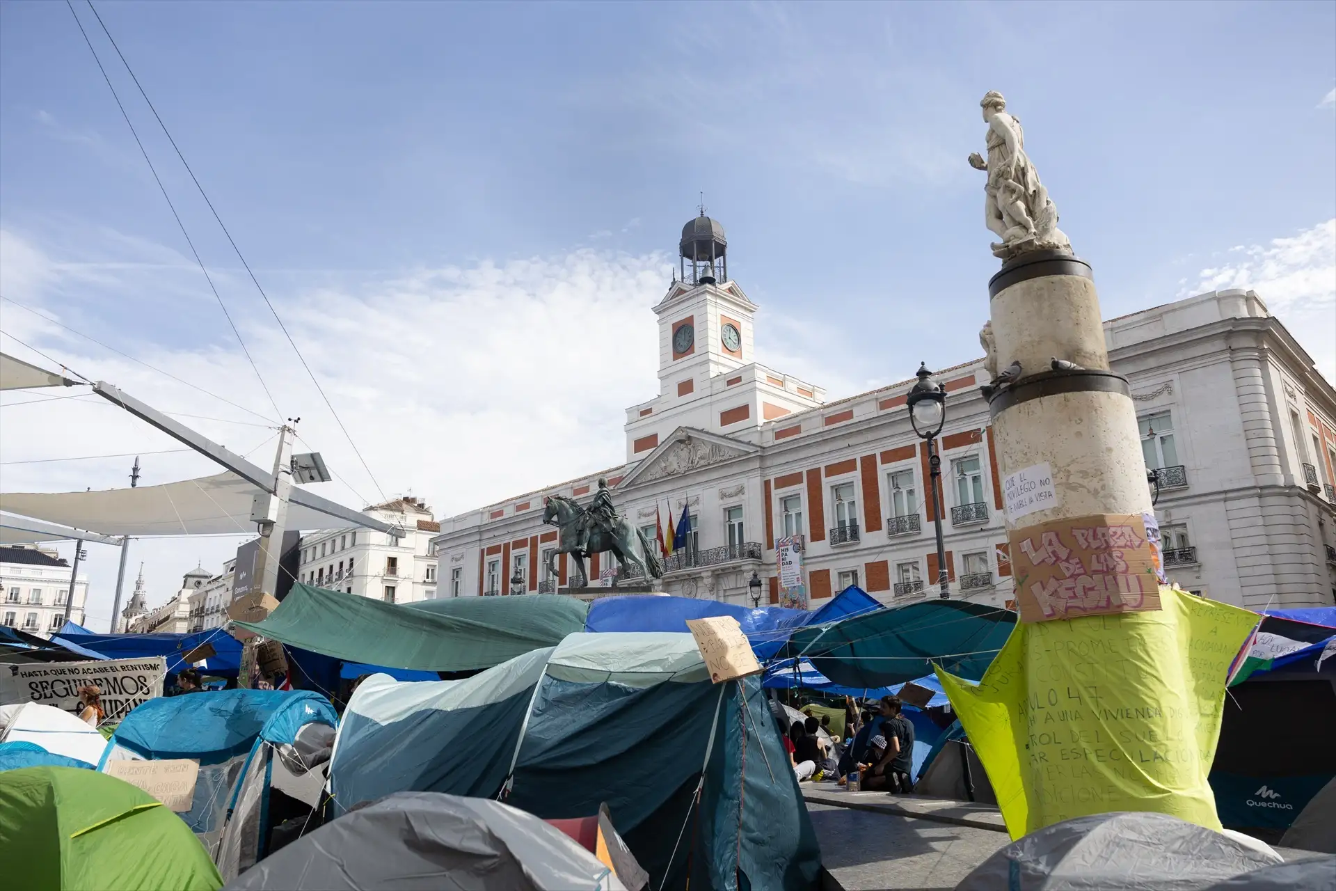 Manos Limpias denuncia al Sindicato de Inquilinas por la acampada de Sol y pide investigar los desórdenes