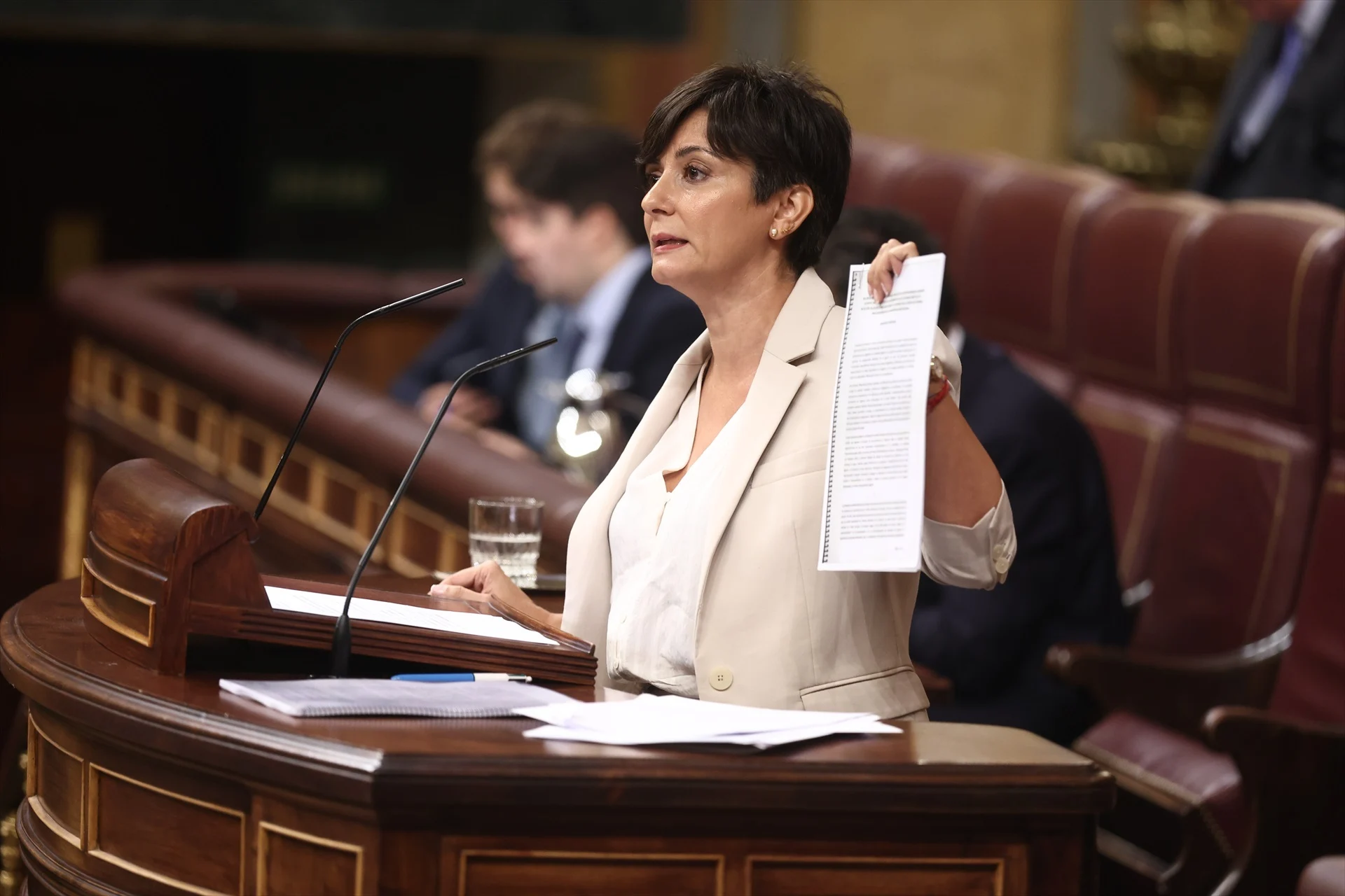 Los españoles cargan contra los decretos de Sánchez y la ministra de Vivienda