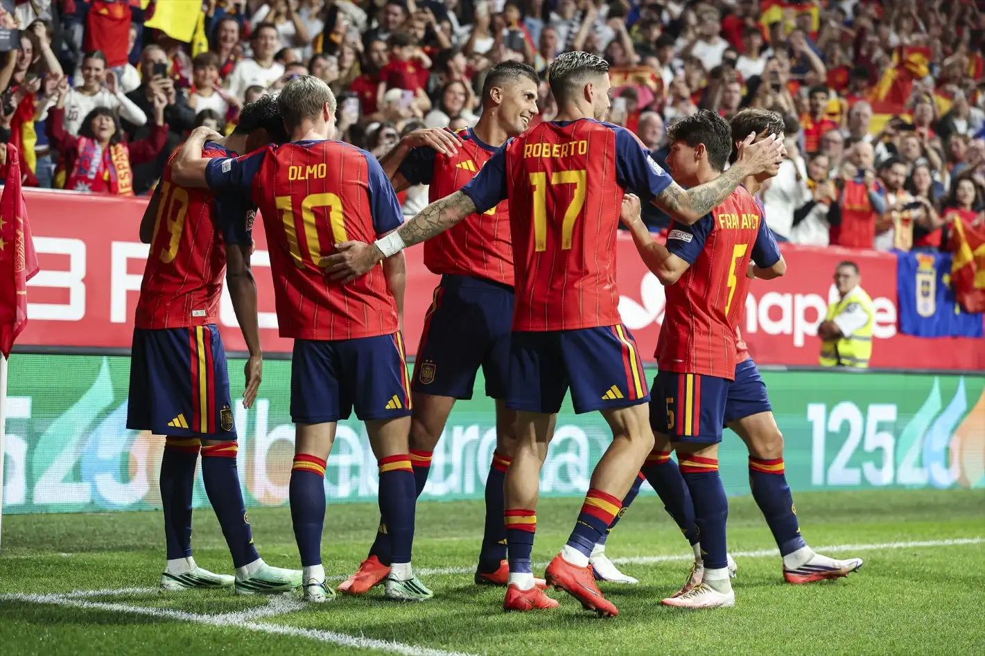 Ceuta y las críticas al Gobierno protagonizan el partido de la selección española: "Ceuta no se vende, Ceuta se defiende