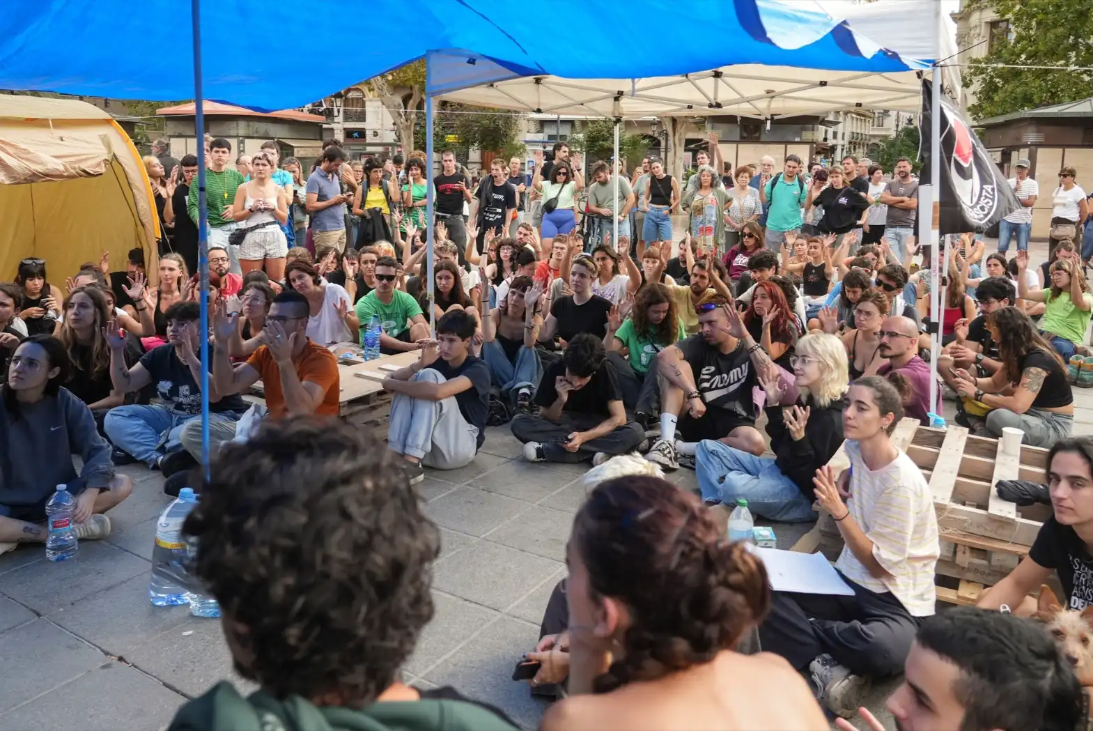 La acampada por la vivienda llega a 250 personas mientras el Consell avanza en su plan de vivienda