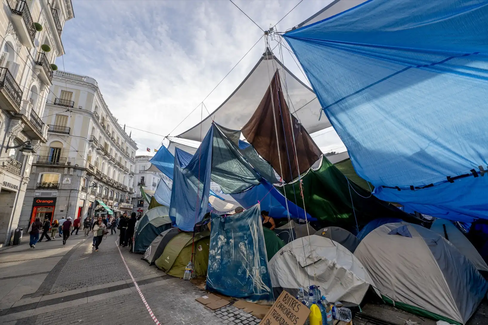 La Justicia vuelve a rechazar el desalojo de la acampada de Sol y deja la decisión en manos de la Delegación