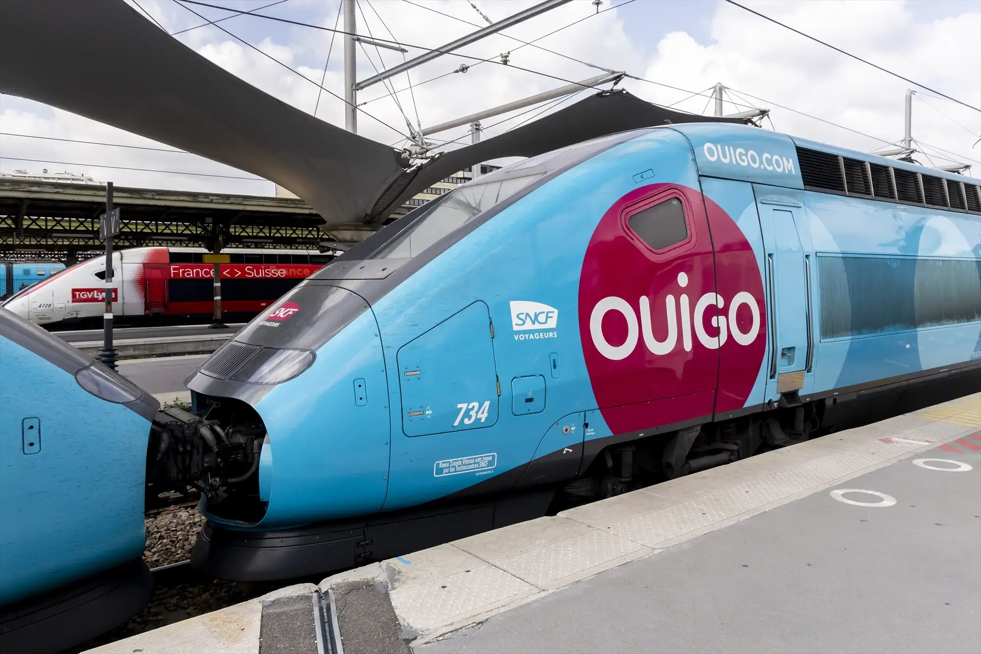 La rotura de una catenaria deja un tren Ouigo inmovilizado en un túnel cerca de Madrid