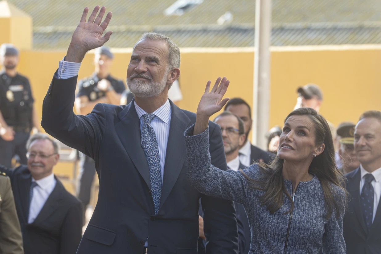 DIRECTO: El Rey Felipe VI y la Reina Letizia llegan a Melilla para su primera visita oficial a la ciudad autónoma