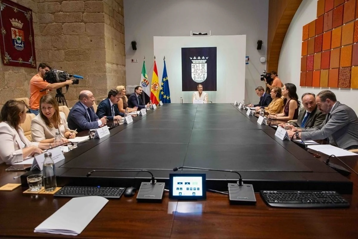 Extremadura reforzará la educación pública con 805 nuevas plazas para profesores en 2027