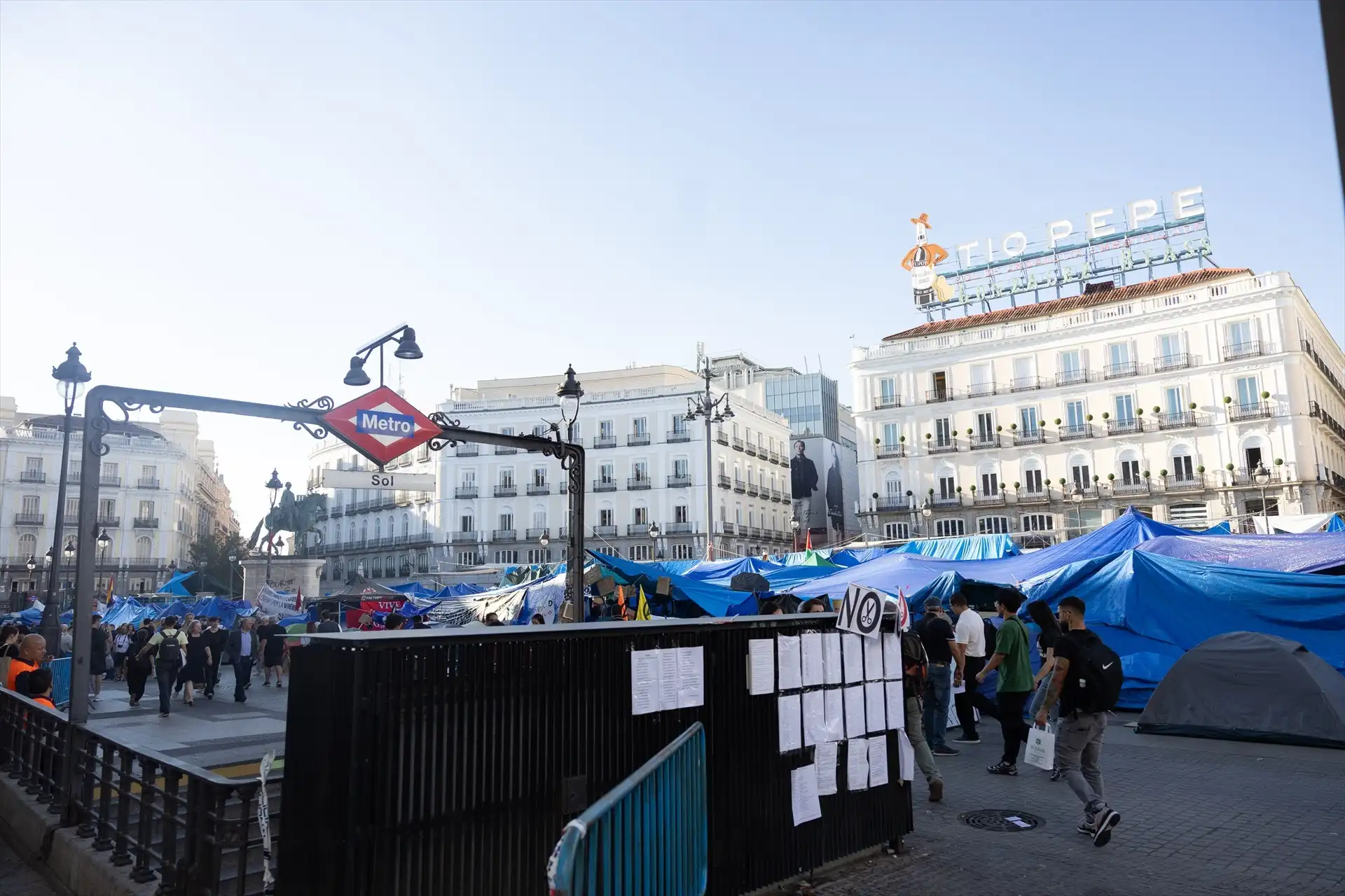 La Fiscalía investiga las amenazas de muerte e insultos contra Ayuso durante la acampada de Sol